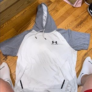 Under armour tshirt hoodie